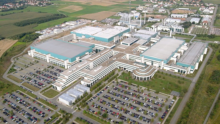 Arial photo of GlobalFoundries Dresden facility